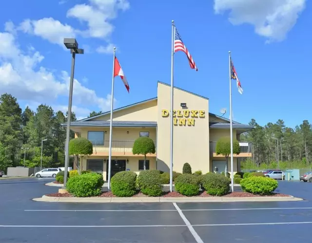 Deluxe Inn - Fayetteville I-95