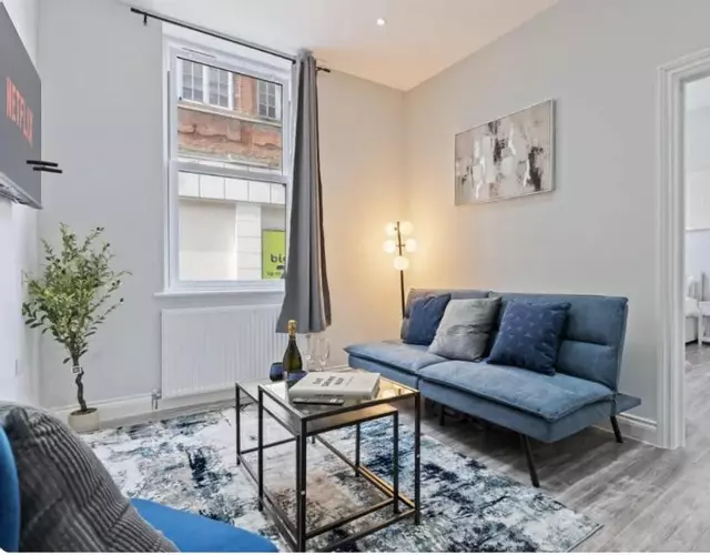 Modern Coastal Apartment In Central Location