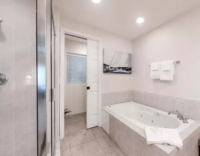 Wonderful Home Close to Beach w/Shared Pool, Free WiFi, Central AC, W/D