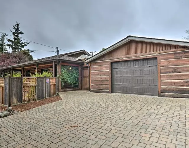 Quiet and Cozy Eureka Home Near Sequoia Park and Zoo!