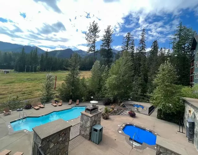 Snow Creek Lodge by StayIn