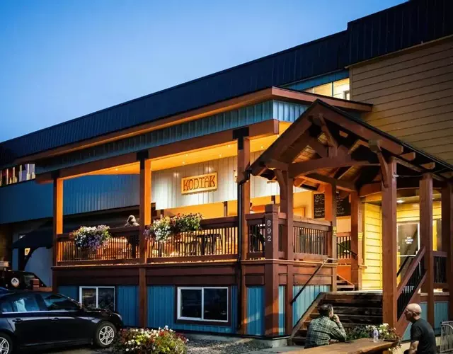 The Raging Elk Adventure Lodging