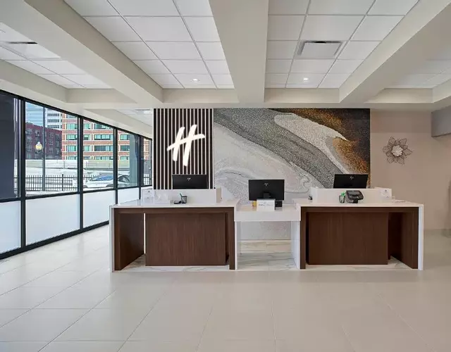 Holiday Inn & Suites Chicago-Downtown by IHG
