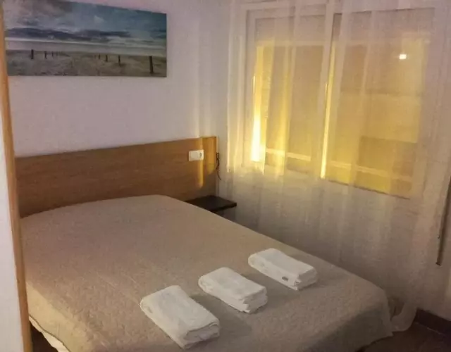 HABITACIÓN ECONÓMICA CON BAÑO PRIVADO EN PLENO CENTRO DE FIGUERES