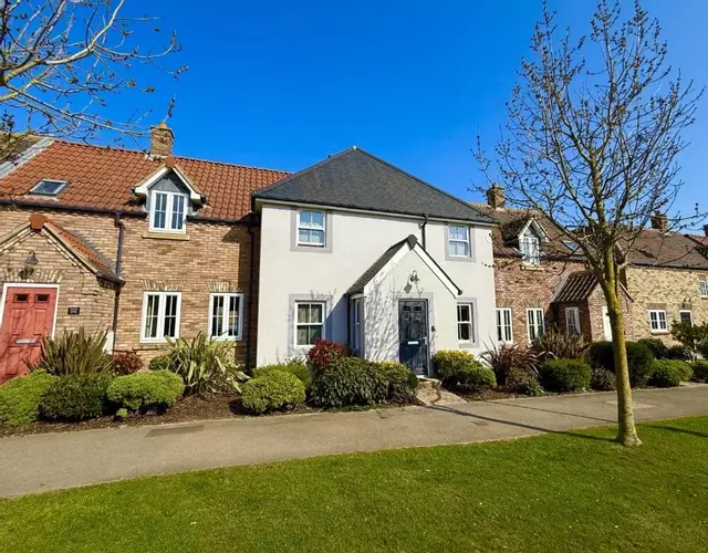 Maris Cottage - Part of the The Bay Filey Holiday Village with pool, gym and direct beach access, pub, restaurant, tennis and meadows walks