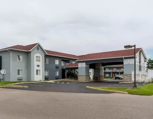 Super 8 by Wyndham Indianapolis/NE/Castleton Area