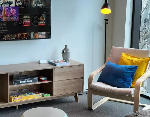 Modern Cozy 2BR 2BA w Balcony, Pool, Parking, 1 Min to Tram, MAJU Docklands