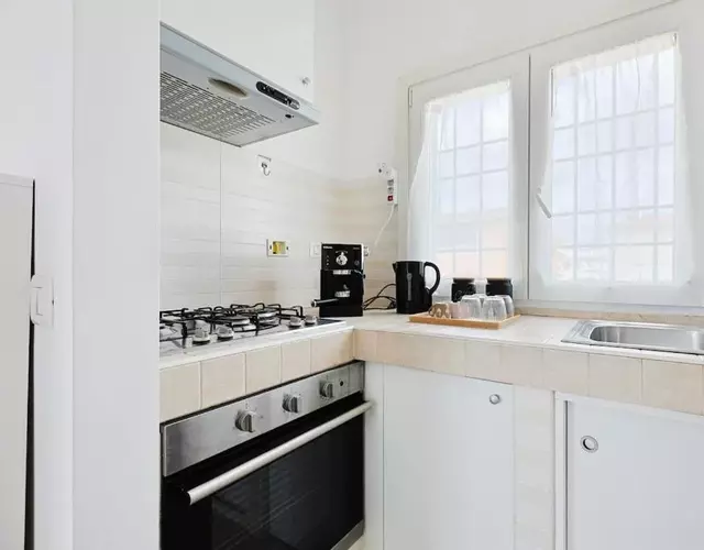 Azure Oasis with parking near the airport & beach