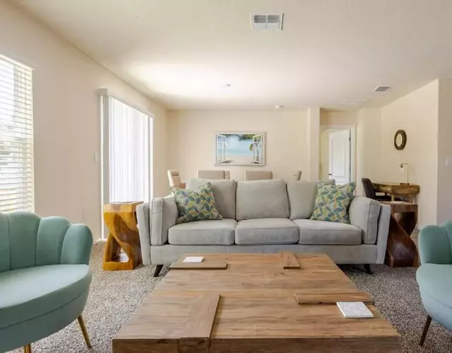 Beautiful New 4-BR Home 8 Miles to Flagler Beach