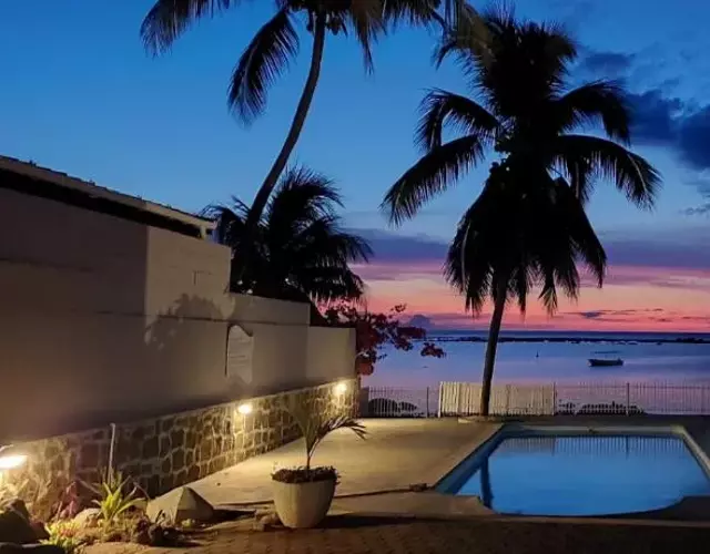 Beachfront Villa Klondike - Private 3-bedrooms