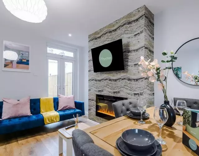 Spacious Contractor Liverpool House with 8 beds & Free Parking by PureStay - Short Lets & Serviced Accommodation