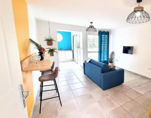 Appartement 2 chambres, avec jardin, grande terrasse, Barbecue, 8 min du centre ville