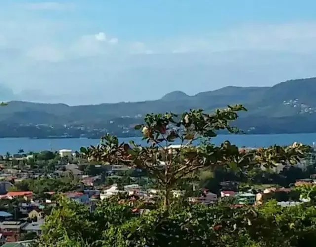 Grand studio Climatisé avec Haut débit et TV TNT