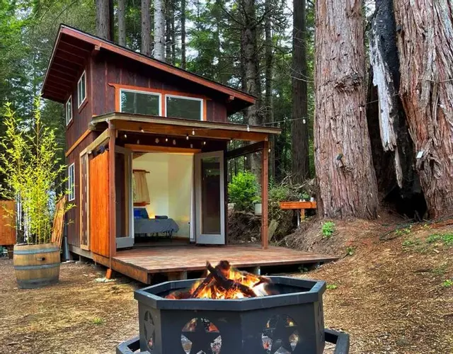 Ocean Forest Bungalows- Deluxe Glamping- Outdoor Showers- Off Grid