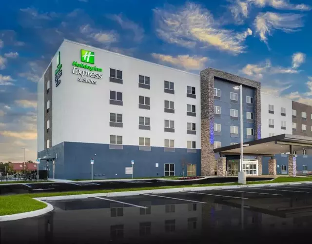 Holiday Inn Express & Suites - Fort Myers Airport by IHG