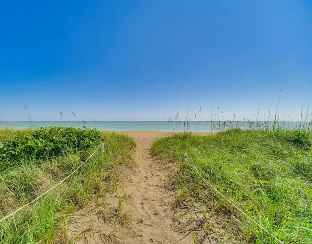 2 Mi to Fort Pierce Jetty Coastal Florida Condo