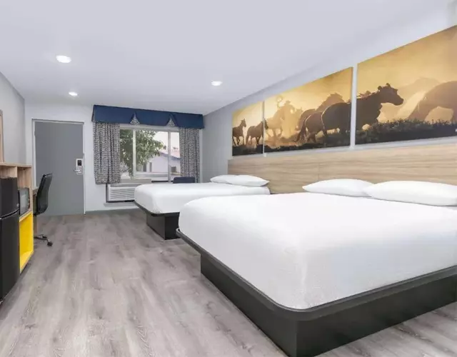 Days Inn by Wyndham South Fort Worth