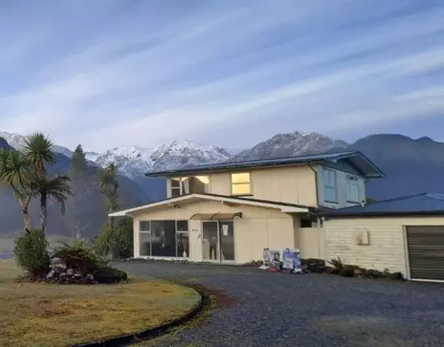 Glacier View Motel