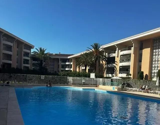 Fréjus 2 pièces avec Terrasse, proche des Plages