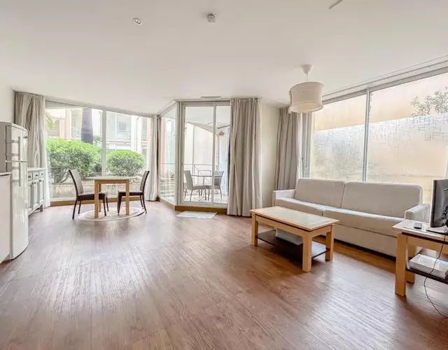 Lumineux F2 avec terrasse & piscine, Fréjus-Port