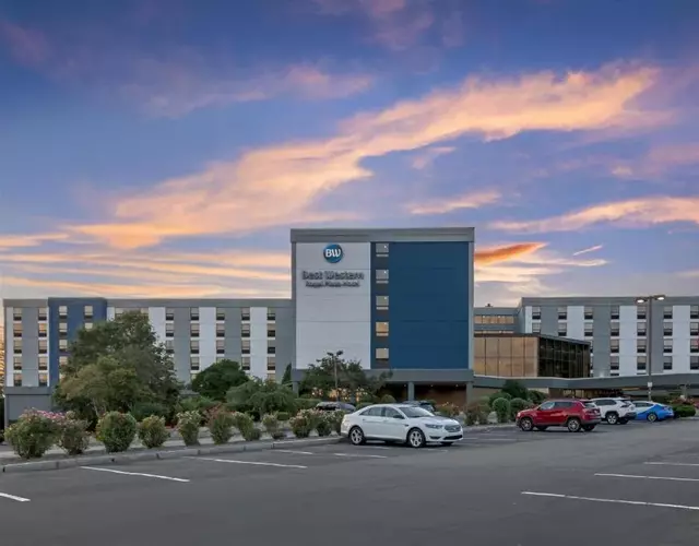 Best Western Royal Plaza Hotel and Trade Center