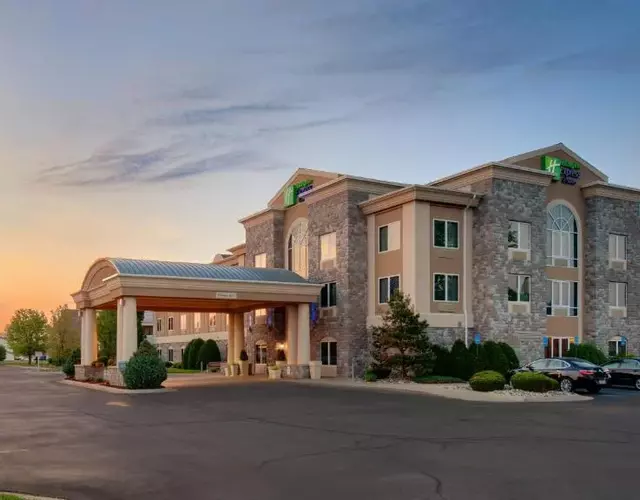 Holiday Inn Express Hotel & Suites Saginaw by IHG
