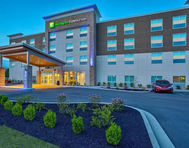 Holiday Inn Express & Suites - Lexington W - Versailles by IHG