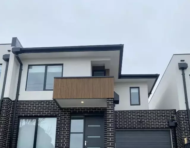 Springvale 3 Bedroom Town House - Best Location