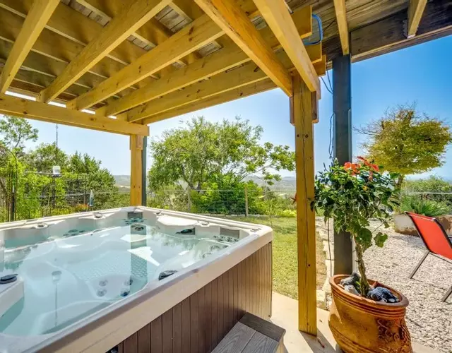 Fredericksburg Retreat with Private Hot Tub and Patio!