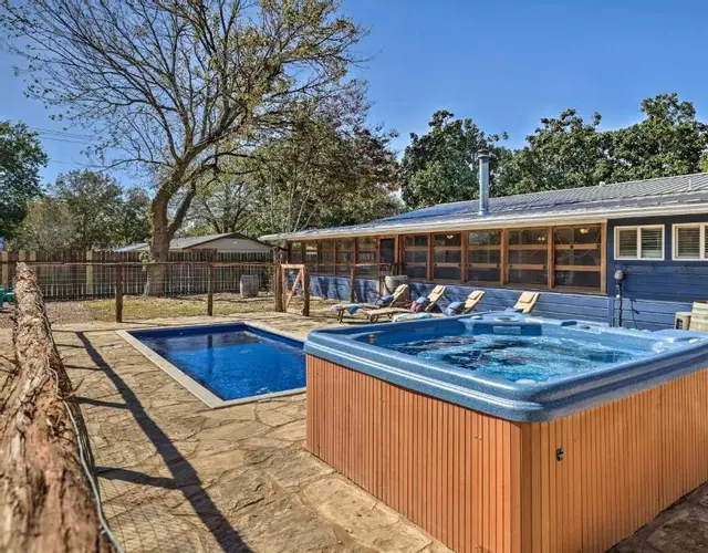 Howdy Haus Pool and Hot Tub and Outdoor Space
