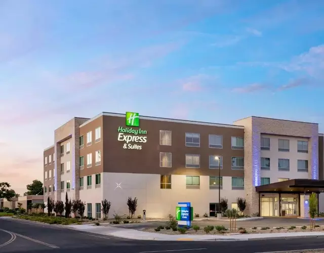 Holiday Inn Express & Suites Fresno Airport by IHG