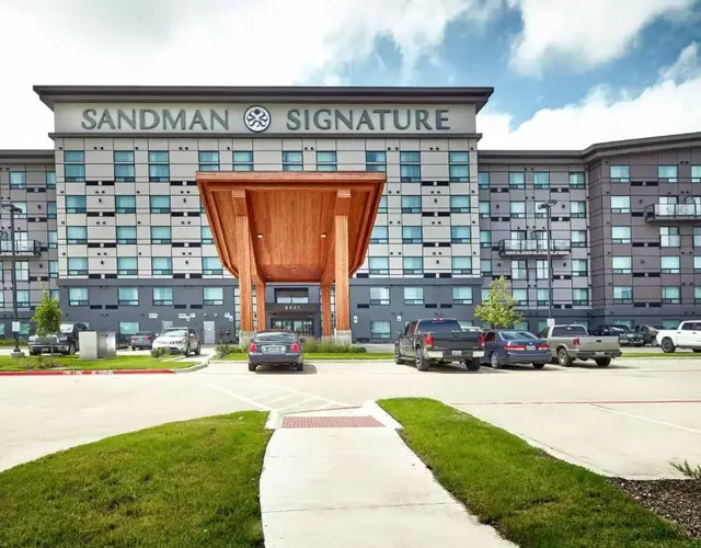 Sandman Signature Plano-Frisco Hotel
