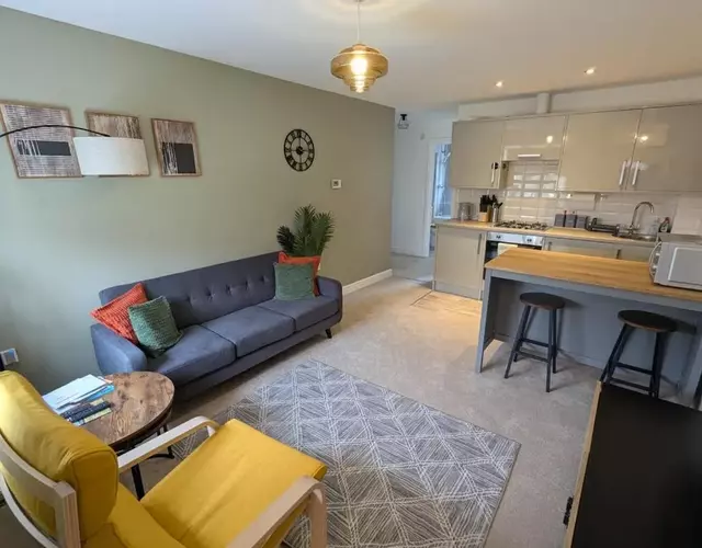 Ruskin Apartment - Free Parking - 2 Bedrooms - Sleeps 3