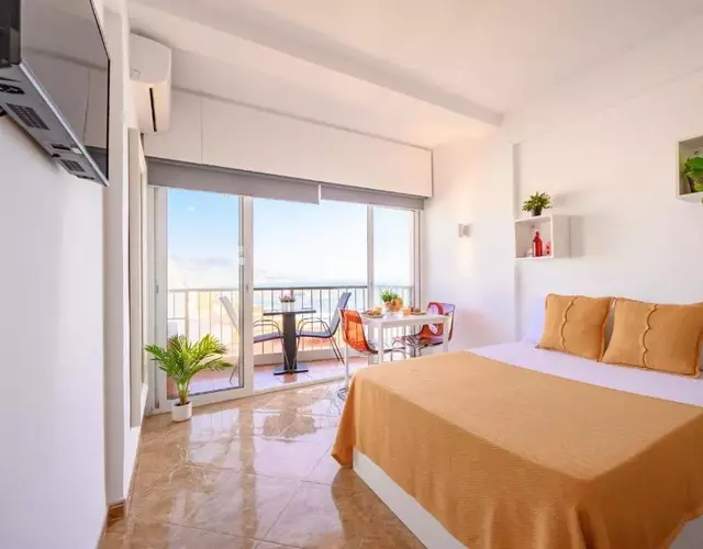 Sea & Mountain, front line, 1 min to beach by 10ToSea