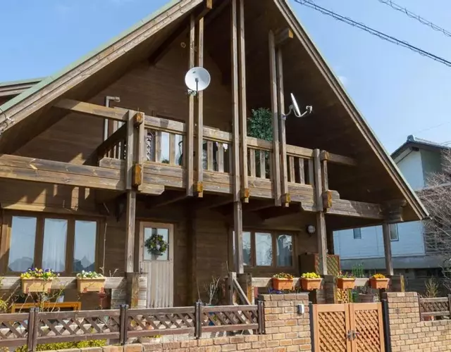 Log house Tomi-chan's house / Private building