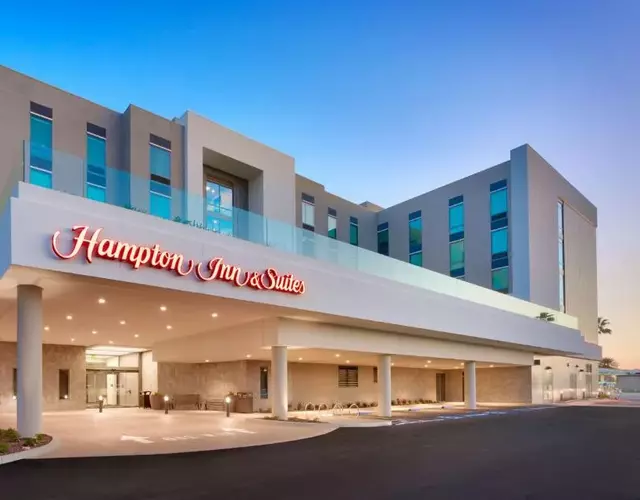 Hampton Inn & Suites Anaheim Resort Convention Center