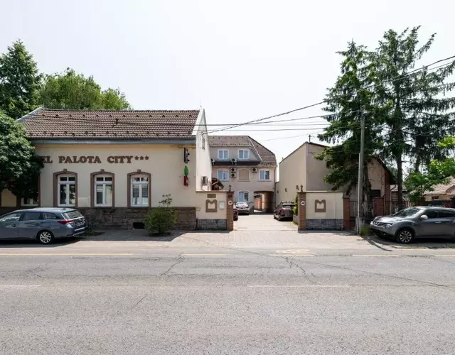 Hotel Palota City