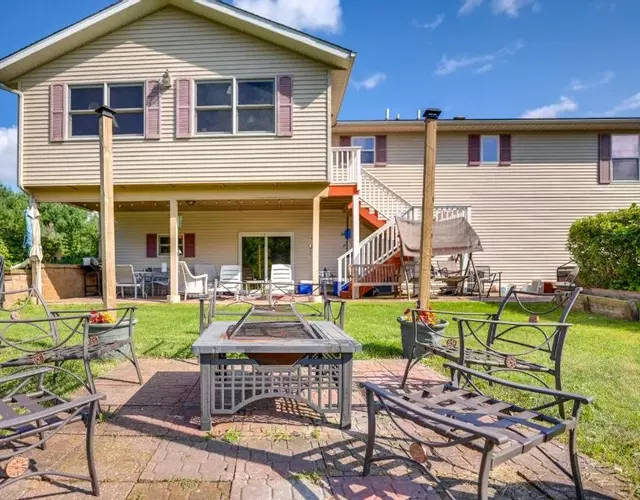 Chic Apple River Escape with Fire Pit!