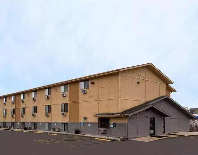 Super 8 by Wyndham Dubuque