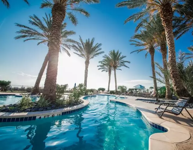 Cozy Beach Home with Resort Amenities, Oceanbay, lake views and 3 decks!