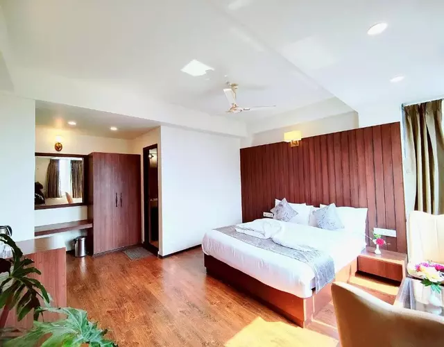 Jo'stel Dream Glory Hotel and Bar - Near MG Marg