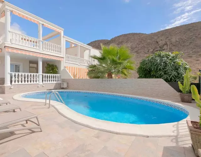 Townhouse with private pool!