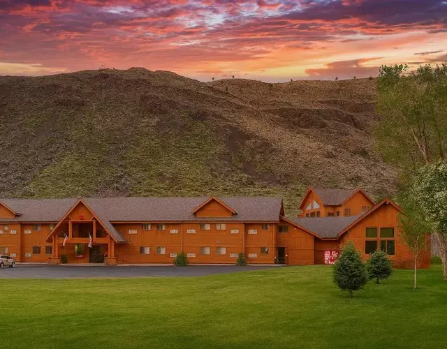 Yellowstone Village Inn and Suites
