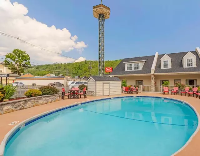 Econo Lodge Inn & Suites Gatlinburg at the Convention Center