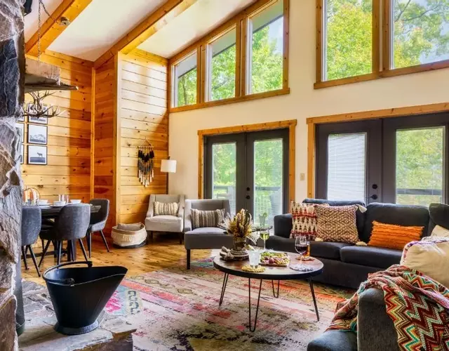 Woodhaven - Private - 3 Suites - Gorgeous Views - 3 Pools - GameRm - HotTub - Lots of Bears