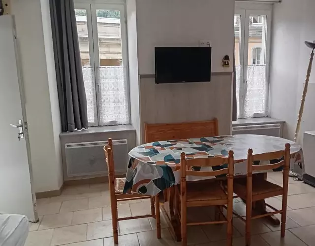 STUDIO 5 personnes N7 LUZ SAINT SAUVEUR draps et serviettes fournis