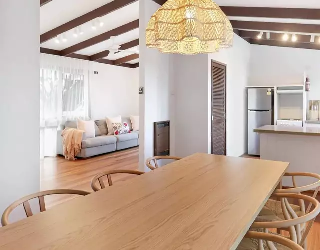 Ocean Grove Whitehouse 3 Bedrooms 2 Bathrooms Sleeping 6 WIFI Pet friendly Beachside