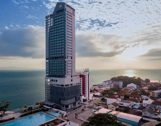 Hompton Hotel by the Beach