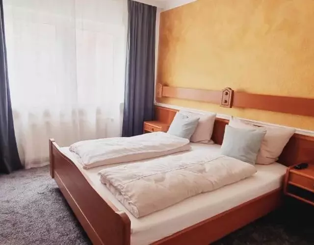Doppelbett - Gästezimmer - 11min von Gießen 8,4km in Fernwald-Steinbach