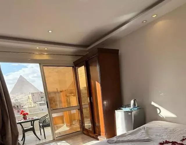 Middle east pyramids veiw &jacuzzi